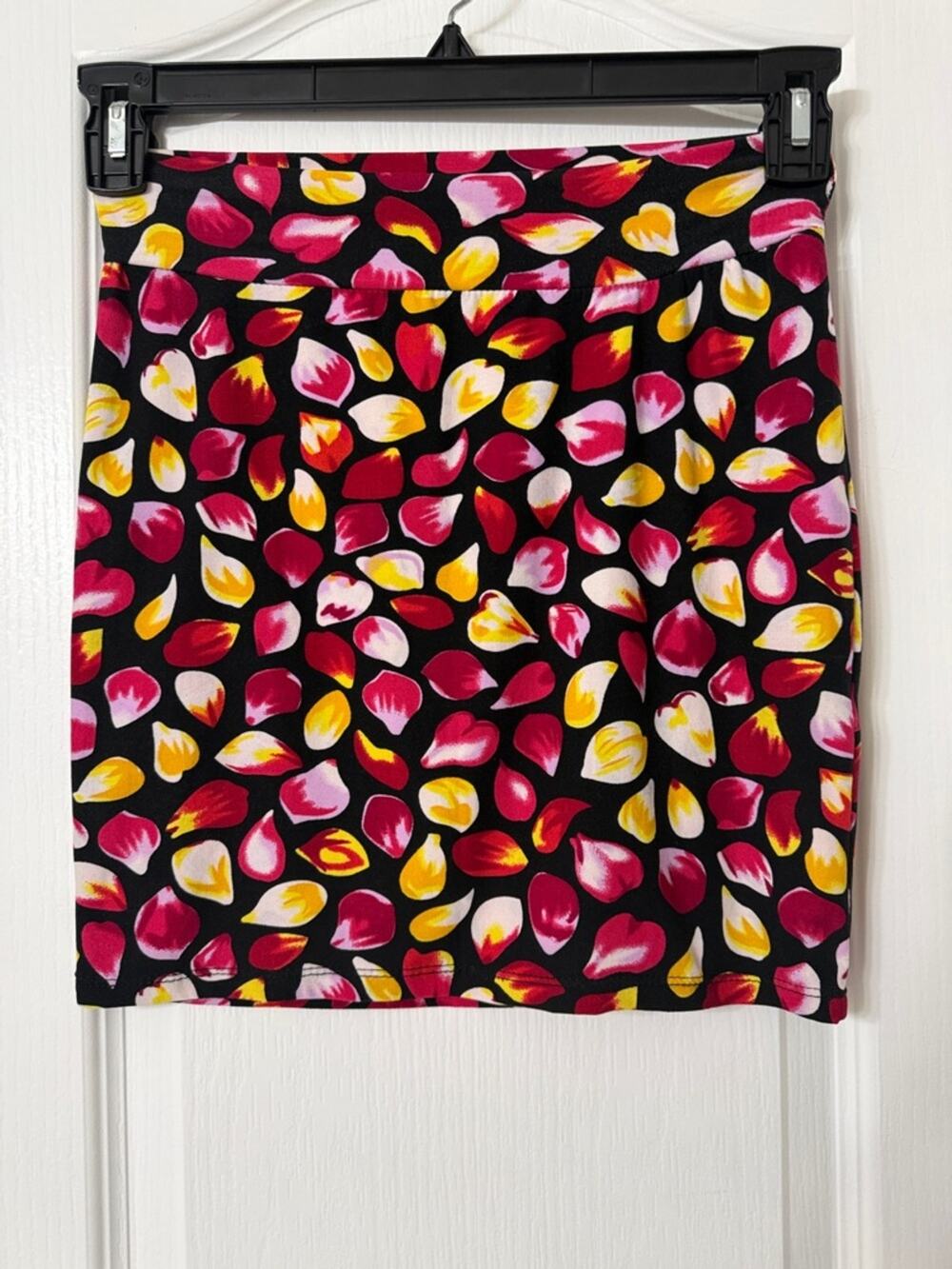 Always black mini skirt red floral petal One Size